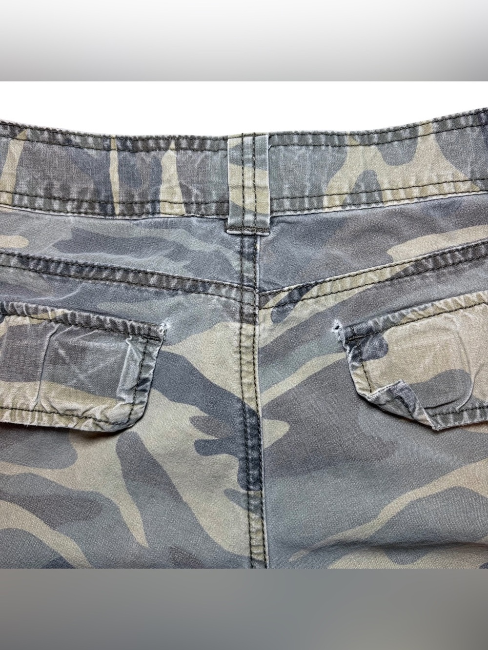 Y2K Union Bay Low Rise Camo Cargo Utility Shorts Women’s 7 - Picture 4 of 5